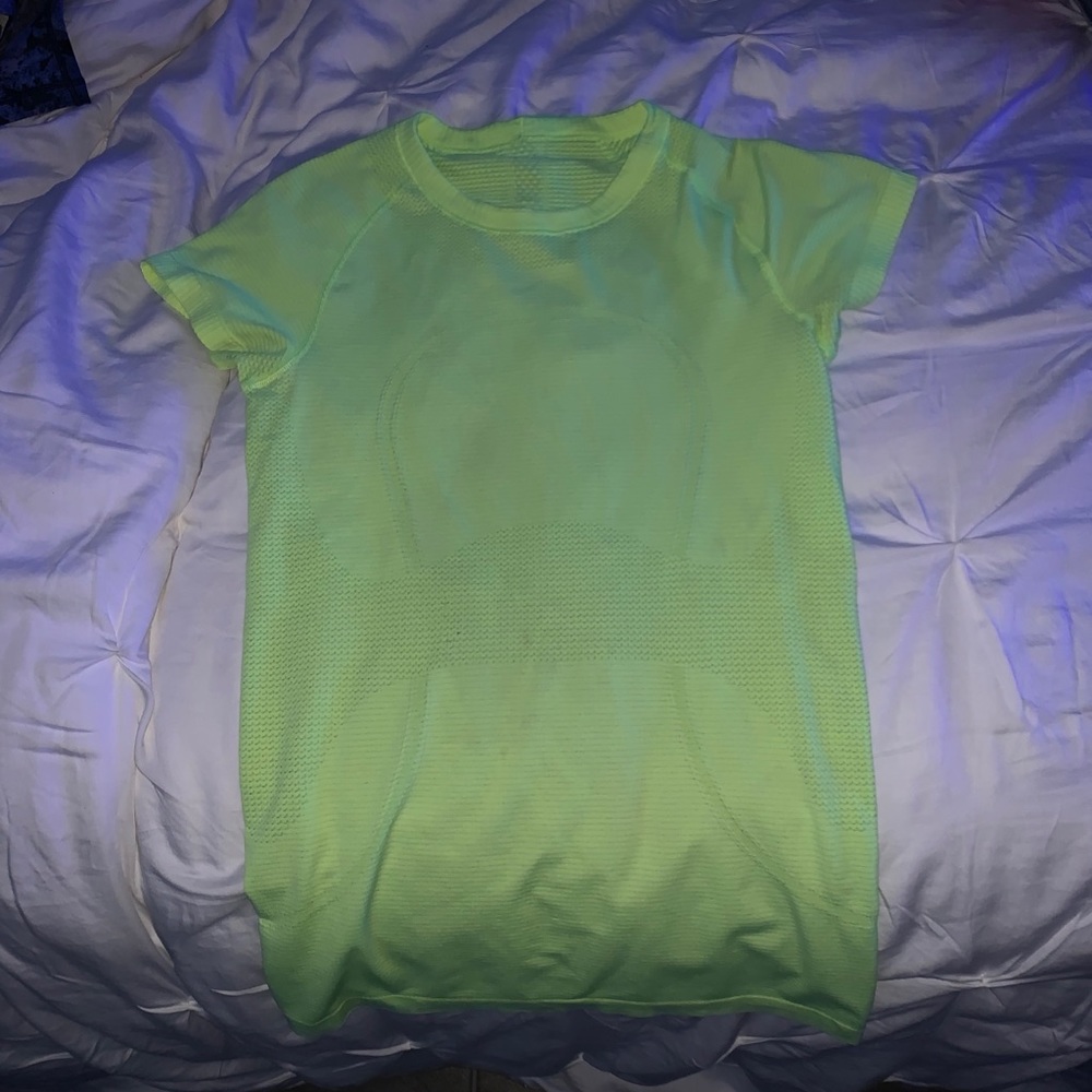 Swiftly run lululemon shirt